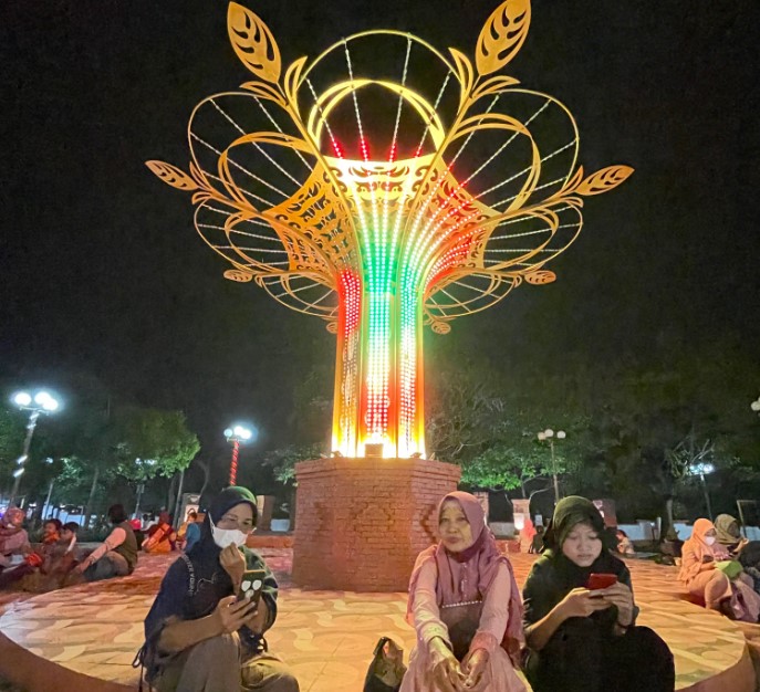 Benteng Taman yuliya susanti, 1. Wisata Sawah Sumber Gempong, 2. Bernah De Vallei, 3. Waterland Mojokerto, 4. Candi Bajang Ratu, 5. Candi Brahu, 6. Candi Tikus, 7. Candi Wringin Lawang, 8. Kolam Segaran, 9. Museum Trowulan, 10. Mahavihara Majapahit, 11. Patung Buddha Tidur, 12. Pendopo Agung Trowulan, 13. Air Terjun Coban Canggu, 14. Air Terjun Dlundung Mojokerto, 15. Pacet Mini Park Mojokerto, 16. Joglo Park Mojokerto, 17. Candi Jolotundo, 18. Klurak Eco Park, 19. Puncak Bayangan Gunung Penanggungan, 20. Pemandian Air Panas Padusan, 21. Air Terjun Grenjengan, 22. Api Abadi Mojokerto, 23. Bukit Watu Jengger, 24. Claket Adventure Park, 25. Air Terjun 7 Bidadari, 26. Pacet Hill, 27. Air Terjun Duyung Trawas Hill, 28. Fresh Green Trawas, 29. PPLH Seloliman Trawas, 30. Obech Rafting Pacet, 31. Sumber Wuluh, 32. Air Terjun Watu Ondo, 33. Alun-alun Mojokerto, 34. Wisata Desa BMJ Mojopahit, 35. Wisata Bukit Kayoe putih, 36. Taman Semeru, 37. Ranu Manduro, 38. Wisata Waduk Tanjungan, 39. Taman Kehati, 40. Reco Banteng Hayam Wuruk, 41. Benteng Taman, 42. Air Terjun Watu Gedhek, 43. Coban Talun, 44. Wisata Sumber Dhuwur Sidorejo, 45. Rainbow Garden Poetoek Soeko, 46. MOLAGAR, 47. WET SENDI 2, 48. Situs Siti Inggil, 49. Balai Pelestarian Cagar Budaya, 50. Wanawisata Dlundung, 51. Candi Kesiman, 52. Candi Bangkal, 53. Museum Sanggar Gubug Wayang, 54. Air Terjun Surodadu, 55. Petik Strawberry Padusan, 56. Gua gembyang, 57. Candi Jedong, 58. Air Terjun Watu Lumpang, 59. Situs Reco Lanang, 60. Pemandian Ubalan, 61. Makam Troloyo
