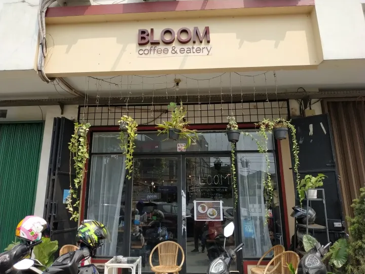 Bloom Coffee & Eatery via Zomato, 1. Libero, 2. Guten Morgen, 3. To The Bone Cafe, 4. Haiso Coffee, 5. Eatime Stories, 6. O’Good Coffee, 7. E Cafe Japanese Street Food, 8. Rumah Juliet, 9. Society8 Cafe, 10. Coco Cafe, 11. Cartenz Coffee & Kitchen, 12. Roti Bakar Manahan, 13. Oh La La Cafe, 14. Tea Time Grogol, 15. Sour Sally – Central Park, 16. Ninotchka Coffe Parlour & Dinner, 17. Chatime – Central Park, 18. Common Grounds, 19. I Drink Coffe, 20. Waxpresso Cafe & Coffee, 21. Amaussan Uji Matcha (Tutup), 22. 9 Cups Coffee & Roastery, 23. 8th Bean Coffee, 24. Warunk Upnormal, 25. Bloom Coffee & Eatery, 26. Morning Blues, 27. Dapoer Siddhi, 28. Kopi JJ, 29. Bali Hai Cafe, 30. DW Cafe, 31. Arah Kopi