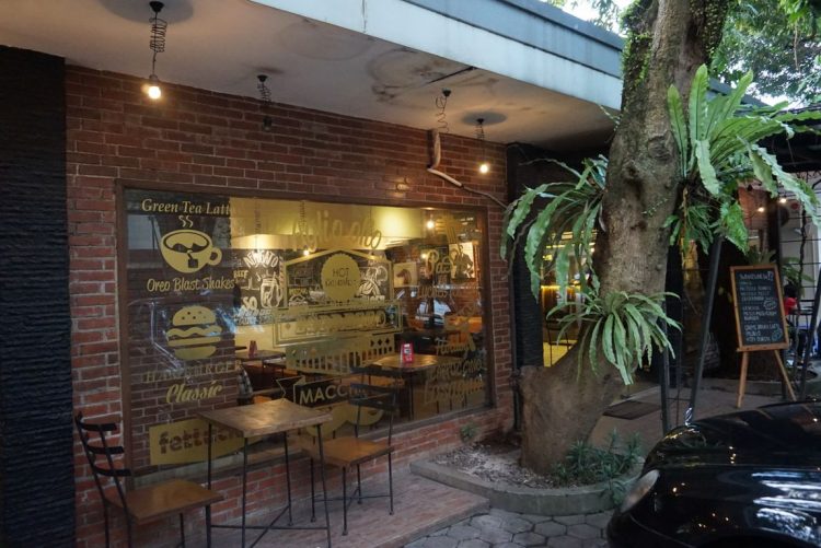 Bulaf Cafe via Pergikuliner, 1. Lukulokal, 2. Espressino Cafe, 3. Joco Coffee & Roastery, 4. Antasore Japanese Dining, 5. Deloret Cafe, 6. Tetiba Coffee & Eatery, 7. Bermvda Coffee, 8. Jenja Jakarta, 9. Eleven Trees, 10. Yesterday Backyard, 11. Kopi Kamu, 12. Woodpecker Coffee, 13. Bulaf Cafe, 14. Ottoman’s Coffee Citos (TUTUP), 15. Social Affair, 16. Shisha Cafe, 17. Holycow! Steakhouse by Chef Afit, 18. Hole In One Coffee Cafe, 19. Gordi HQ, 20. Twin House, 21. Kafe Lapan Puluh, 22. Gerilya Coffee and Roastery, 23. Commonroom Coffee, 24. Shabu Hachi, 25. Roti Bakar 88