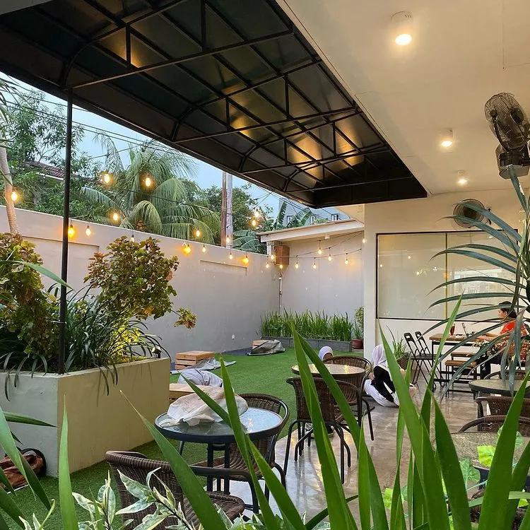 Galleon Coffee via Instagramcom @GalleonCoffee, 1. TUKU Cafe, 2. Weko Coffee, 3. Kopi Menantu Nusantara, 4. Pigeonhole Coffee, 5. Kopi Manyar, 6. Masalalu Petukangan Coffee, 7. Carburator Springs Cafe, 8. Green Ease Coffee, 9. Bendino Cafe, 10. Galleon Coffee