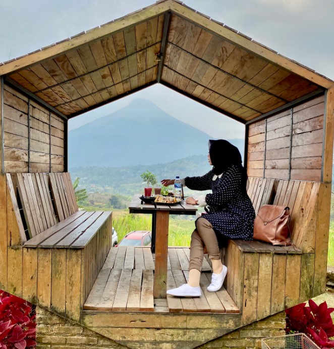 Gartenhütte. Kaffee und Aussicht ISTU WILUJENG, 1. Cangkruan Onokabeh, 2. Coffee Oyiend, 3. Dapur Kurasa, 4. Tjingkir Songo, 5. Warung Alas Pinus, 6. Gartenhütte Kaffee und Aussicht, 7. Jungle Cafe, 8. LA VERDE CAFE, 9. Bustan Allaca, 10. Warung Kadutan, 12. KEDAI PIECU, 13. Cafe Sabin, 14. Sehati Cafe, 15. KEDAI KENANGA Trawas, 16. Elok Cafe, 17. Warung Coffee Oyie’nd, 18. Delta Cafe (Tutup), 19. Sunrise Cafe Trawas, 20. Teras Treteh, 21. D, Caffee, 22. WARUNG MEMORI, 23. Warkop Trawas, 24. BACoffee (BumiAngkerCoffee), 25. Gartenhütte. Kaffee und Aussicht, 26. Alas Trawas by Santoso Group (REAL), 27. Dimensi Kopi, 28. SBC ( Sawah Bar Cafe ), 29. Griya Cafe Trawas, 30. Paido Trawas
