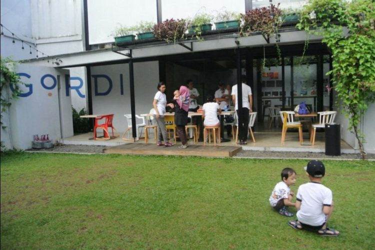 Gordi HQ via Tripadvisor, 1. Walking Drums, 2. De Entrance Arkadia, 3. Hause Rooftop Setiabudi, 4. Kopi Nako Tebet, 5. Gordi HQ, 6. Titik Temu Cafe – Cipete, 7. Six Ounces Coffee Panglima Polim, 8. Sama Dengan Antasari, 9. Twin House Blok M, 10. BRUNO Cafe in the Park, 11. Living with L.O.F, 12. Garden Cafe, 13. Ecaps, 14. Kopi Kemara, 15. Up All Might Space, 16. EVERYONE COFFEE, 17. Kopi SANA Wijaya, 18. Mandira’s Garden
