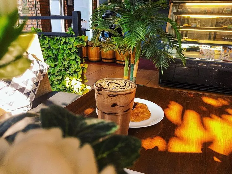 Green Ease Coffee via Instagram.com @GreenEaseCoffee, 1. TUKU Cafe, 2. Weko Coffee, 3. Kopi Menantu Nusantara, 4. Pigeonhole Coffee, 5. Kopi Manyar, 6. Masalalu Petukangan Coffee, 7. Carburator Springs Cafe, 8. Green Ease Coffee, 9. Bendino Cafe, 10. Galleon Coffee