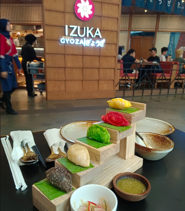 Izuka - Gandaria City Jazzy Melodi Bird, 1. Kimukatsu, 2. Sushi Tei, 3. RamenYa!, 4. Haidilao Hot Pot, 5. Marugame Udon, 6. Basilico, 7. Coco Ichibanya Curry, 8. Remboelan, 9. Kitchenette, 10. Seribu Rasa Seafood and Grill, 11. Chung Gi Wa, 12. Saturdays, 13. Isshin, 14. Menya Sakura, 15. Gyu-Kaku Japanese BBQ, 16. Raacha Suki Gandaria City Mall, 17. OJJU, 18. Izuka, 19. Toast Box, 20. Wee Nam Kee, 21. Din Tai Fung