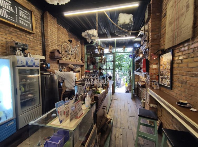 Joco Coffee & Roastery via Pergikuliner, 1. Lukulokal, 2. Espressino Cafe, 3. Joco Coffee & Roastery, 4. Antasore Japanese Dining, 5. Deloret Cafe, 6. Tetiba Coffee & Eatery, 7. Bermvda Coffee, 8. Jenja Jakarta, 9. Eleven Trees, 10. Yesterday Backyard, 11. Kopi Kamu, 12. Woodpecker Coffee, 13. Bulaf Cafe, 14. Ottoman’s Coffee Citos (TUTUP), 15. Social Affair, 16. Shisha Cafe, 17. Holycow! Steakhouse by Chef Afit, 18. Hole In One Coffee Cafe, 19. Gordi HQ, 20. Twin House, 21. Kafe Lapan Puluh, 22. Gerilya Coffee and Roastery, 23. Commonroom Coffee, 24. Shabu Hachi, 25. Roti Bakar 88