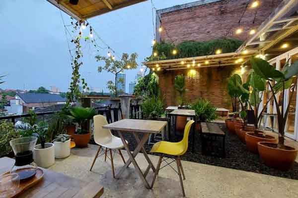 Kafe Lapan Puluh via Google Maps, 1. Lukulokal, 2. Espressino Cafe, 3. Joco Coffee & Roastery, 4. Antasore Japanese Dining, 5. Deloret Cafe, 6. Tetiba Coffee & Eatery, 7. Bermvda Coffee, 8. Jenja Jakarta, 9. Eleven Trees, 10. Yesterday Backyard, 11. Kopi Kamu, 12. Woodpecker Coffee, 13. Bulaf Cafe, 14. Ottoman’s Coffee Citos (TUTUP), 15. Social Affair, 16. Shisha Cafe, 17. Holycow! Steakhouse by Chef Afit, 18. Hole In One Coffee Cafe, 19. Gordi HQ, 20. Twin House, 21. Kafe Lapan Puluh, 22. Gerilya Coffee and Roastery, 23. Commonroom Coffee, 24. Shabu Hachi, 25. Roti Bakar 88