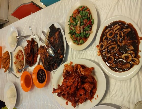 Kepiting Cak Gundul 1992 Tri Uvi Fauziah, 1. Soto Lamongan Cak Har, 2. Zangrandi Ice Cream, 3. Sate Klopo Ondomohen Bu Asih, 4. Sego Sambel Mak Yeye, 5. G-Walk, 6. Pakuwon Food Festival, 7. Rawon Setan – Embong Malang, 8. Bebek Sinjay – Ahmad Yani, 9. Rawon Kalkulator, 10. Rawon Pak Pangat Wonokromo, 11. Soto Ambengan Pak Sadi, 12. Soto Ayam Cak To Undaan Wetan, 13. Kepiting Cak Gundul 1992, 14. Tahu Campur H. ABD. Mahfud Asli Kalasan, 15. Spesial Belut Surabaya H. Poer, 16. Nasi Bebek Tugu Pahlawan Asli, 17. Warung Nasi Cumi-Cumi (Ibu Atun), 18. Sari Laut Kapasan, 19. Bebek Palupi, 20. Wakul Suroboyo, 22. Sentra Wisata Kuliner Deles, 23. Sentra Wisata Kuliner Dharmahusada, 24. Nasi Empal Pengampon, 25. Bakso Daging Sapi P.Sabar, 26. Michael TJ Gelato, 27. Wisata Kuliner Mulyorejo, 28. Lontong Balap Asli Pak Gendut (Pusat), 29. Gado – Gado Arjuna Pak Satumin, 30. Depot Nasi Campur Pojok Tambak Bayan, 31. Nasi Bebek Goreng Sayang Anak Cak Yudi (Pusat), 32. Rujak Cingur Achmad Jais, 33. Nasi Krawu mbuksu Hj sufayah darmo (khas gresik), 34. Tahu Tek Pak Kin, 35. Sate Karak Khas Ampel KSDP, 36. Sate Ayam Lisidu , 37. Nasi Goreng Jancuk | PrimeBiz Hotel Surabaya, 38. Pecel Semanggi, 39. Kuliner lontong kupang