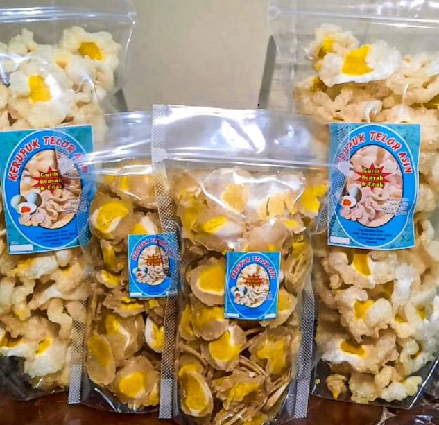 Kerupuk Telur Asin, 1. Kerupuk Tulang Bandeng, 2. Crispy Ikan Serinding, 3. Abon Ikan Bandeng, 4. Ikan Bandeng, 5. Bawang Merah, 6. Kerupuk Rumput Laut, 7. Bawang Goreng, 8. Telur Asin Rasa Udang, 9. Kerupuk Telur Asin Khas Brebes, 10. Terasi Brebes, 11. Ketan Penchok, 12. Batik Brebes, 13. Kerupuk Telur Asin