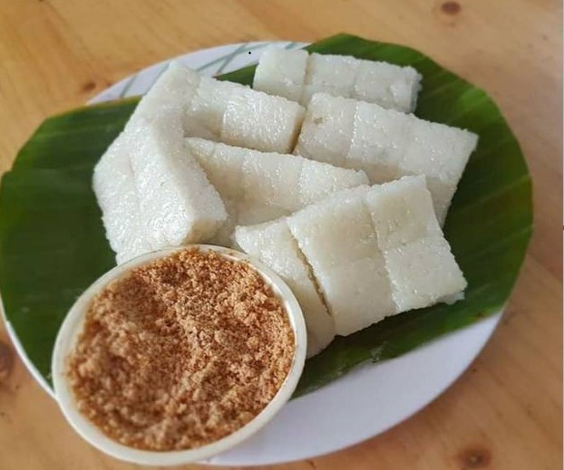 Ketan Penchok, 1. Kerupuk Tulang Bandeng, 2. Crispy Ikan Serinding, 3. Abon Ikan Bandeng, 4. Ikan Bandeng, 5. Bawang Merah, 6. Kerupuk Rumput Laut, 7. Bawang Goreng, 8. Telur Asin Rasa Udang, 9. Kerupuk Telur Asin Khas Brebes, 10. Terasi Brebes, 11. Ketan Penchok, 12. Batik Brebes, 13. Kerupuk Telur Asin