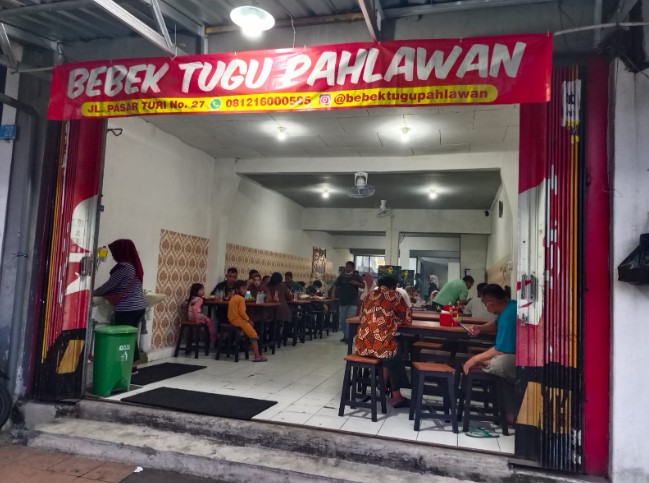 Nasi Bebek Tugu Pahlawan Asli, 1. Soto Lamongan Cak Har, 2. Zangrandi Ice Cream, 3. Sate Klopo Ondomohen Bu Asih, 4. Sego Sambel Mak Yeye, 5. G-Walk, 6. Pakuwon Food Festival, 7. Rawon Setan – Embong Malang, 8. Bebek Sinjay – Ahmad Yani, 9. Rawon Kalkulator, 10. Rawon Pak Pangat Wonokromo, 11. Soto Ambengan Pak Sadi, 12. Soto Ayam Cak To Undaan Wetan, 13. Kepiting Cak Gundul 1992, 14. Tahu Campur H. ABD. Mahfud Asli Kalasan, 15. Spesial Belut Surabaya H. Poer, 16. Nasi Bebek Tugu Pahlawan Asli, 17. Warung Nasi Cumi-Cumi (Ibu Atun), 18. Sari Laut Kapasan, 19. Bebek Palupi, 20. Wakul Suroboyo, 22. Sentra Wisata Kuliner Deles, 23. Sentra Wisata Kuliner Dharmahusada, 24. Nasi Empal Pengampon, 25. Bakso Daging Sapi P.Sabar, 26. Michael TJ Gelato, 27. Wisata Kuliner Mulyorejo, 28. Lontong Balap Asli Pak Gendut (Pusat), 29. Gado – Gado Arjuna Pak Satumin, 30. Depot Nasi Campur Pojok Tambak Bayan, 31. Nasi Bebek Goreng Sayang Anak Cak Yudi (Pusat), 32. Rujak Cingur Achmad Jais, 33. Nasi Krawu mbuksu Hj sufayah darmo (khas gresik), 34. Tahu Tek Pak Kin, 35. Sate Karak Khas Ampel KSDP, 36. Sate Ayam Lisidu , 37. Nasi Goreng Jancuk | PrimeBiz Hotel Surabaya, 38. Pecel Semanggi, 39. Kuliner lontong kupang