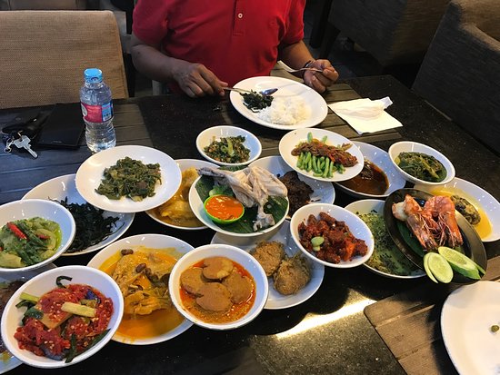 Pagi Sore via Tripadvisor, 1. Pepper Lunch, 2. Deloret, 3. Pondok Suryo Begor, 4. Cerita Rasa, 5. Backyard Kitchen & Grill, 6. Tanatap, 7. Loka Padang, 8. Pizza Lab, 9. Luberground, 10. Manca Rempah Seafood, 11. Obrol Kopi, 12. King Seafood, 13. dipuri, 14. Gordi HQ, 15. Ottoman’s Coffee Brewer (Lantai Ground, Cilandak Town Square), 16. Social Affair Coffee & Baked House, 17. Holycow! Steak House by Chef Afit (Lantai 1, Cilandak Town Square), 18. Rumah Makan Pagi Sore, 19. Shabu Hachi, 20. Super Suki, 21. Sate Khas Senayan, 22. Roti Bakar 88