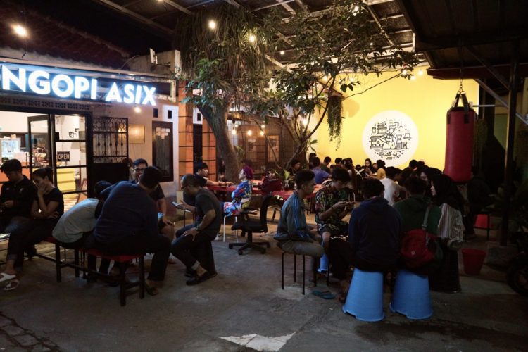Pejaten Huis Coffee via Facebook, 1. Bruno Cafe in The Park, 2. Canary Coffee Shop, 3. Waroeng Roofless —> WARKOP SENDJAYA, 4. Suwe Ora Jamu, 5. Brown Fox Waffle & Coffee, 6. HaloNiko! Mini, 7. Pejaten Huis Coffee, 8. KopiBar Pejaten Barat, 9. Ruang Setara, 10. KOCIL Specialty Coffee Sunday Market, 11. Neo Milk Bar (Tutup Permanen), 12. Andakar, 13. Kozi Lab, 14. Gordi HQ, 15. Seulawah Coffee