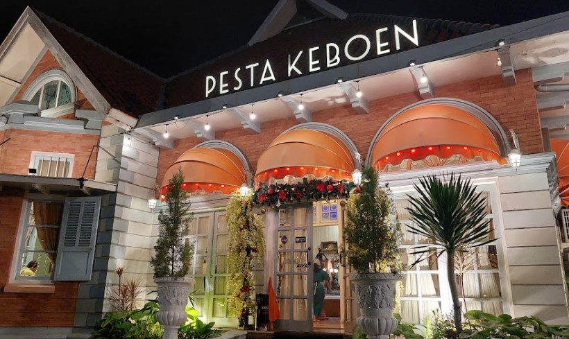 Pesta Keboen Restoran nie insyirooh, 1. Lunpia Gang Lombok , 2. Tahu Gimbal HAJI EDY (sejak 1972), 3. Tahu Pong Gajah Mada Semarang, 4. Pisang Plenet “Pak Yuli”, 5. Bandeng Presto, 6. Kuliner Semarang Mie Ramor, 7. Wingko Babat Pak Moel, 8. Kuliner Semarang Es Puter Cong Lik , 9. Nasi Goreng Babat Pak Karmin Mberok Legendaris , 10. Mie Kopyok Pak Dhuwur, 11. Aneka Nasi Ayam Semarang, 12. Nasi Gandul Pak Memet, 13. Kuliner Semarang Soto Bangkong Pak Sholeh, 14. Wedangan Pak Mardi, 15. Bakso Kakap Pak Wahid, 16. Ayam &amp; Bebek Goreng “Sari Rasa” (Pak Thori), 17. Kuliner Semarang Sate Kalak by Grill On, 18. Gulai Kambing Bustaman Pak Sabar, 19. D’Cost Semarang , 20. Tandhok Iga Bakar dan Kopi, 21. Ayam Goreng Spesial Lombok Idjo, 22. Pasar Semawis aka Warung Semawis, 23. Angkringan Pak Gik Gajahmada, 24. Warung Makan Asem-Asem Koh Liem, 25. Angkringan Gaul Ampiran 3 Semarang, 26. Bakmi Jowo Pak Gareng, 27. Restoran Kampung Laut Semarang, 28. Pesta Keboen Restoran, 29. Soto Pak No Semarang, 30. Mangut Welut Warung Bu Nasima Semarang, 31. Gudeg Koyor Mbak Tum – Peterongan, 32. Nasi Goreng Babat Hengky, 33. Depot Sukses Semarang, 34. Gudeg Abimanyu Semarang, 35. Waroeng Steak &amp; Shake Semarang, 36. Nasi Goreng Babat Pak Taman, 37. Nasi Kebuli Djawas Semarang, 38. Waroeng Kaligarong, 39. Kue Lekker Paimo