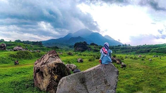 Ranu Manduro Khoirul Amin, 1. Wisata Sawah Sumber Gempong, 2. Bernah De Vallei, 3. Waterland Mojokerto, 4. Candi Bajang Ratu, 5. Candi Brahu, 6. Candi Tikus, 7. Candi Wringin Lawang, 8. Kolam Segaran, 9. Museum Trowulan, 10. Mahavihara Majapahit, 11. Patung Buddha Tidur, 12. Pendopo Agung Trowulan, 13. Air Terjun Coban Canggu, 14. Air Terjun Dlundung Mojokerto, 15. Pacet Mini Park Mojokerto, 16. Joglo Park Mojokerto, 17. Candi Jolotundo, 18. Klurak Eco Park, 19. Puncak Bayangan Gunung Penanggungan, 20. Pemandian Air Panas Padusan, 21. Air Terjun Grenjengan, 22. Api Abadi Mojokerto, 23. Bukit Watu Jengger, 24. Claket Adventure Park, 25. Air Terjun 7 Bidadari, 26. Pacet Hill, 27. Air Terjun Duyung Trawas Hill, 28. Fresh Green Trawas, 29. PPLH Seloliman Trawas, 30. Obech Rafting Pacet, 31. Sumber Wuluh, 32. Air Terjun Watu Ondo, 33. Alun-alun Mojokerto, 34. Wisata Desa BMJ Mojopahit, 35. Wisata Bukit Kayoe putih, 36. Taman Semeru, 37. Ranu Manduro, 38. Wisata Waduk Tanjungan, 39. Taman Kehati, 40. Reco Banteng Hayam Wuruk, 41. Benteng Taman, 42. Air Terjun Watu Gedhek, 43. Coban Talun, 44. Wisata Sumber Dhuwur Sidorejo, 45. Rainbow Garden Poetoek Soeko, 46. MOLAGAR, 47. WET SENDI 2, 48. Situs Siti Inggil, 49. Balai Pelestarian Cagar Budaya, 50. Wanawisata Dlundung, 51. Candi Kesiman, 52. Candi Bangkal, 53. Museum Sanggar Gubug Wayang, 54. Air Terjun Surodadu, 55. Petik Strawberry Padusan, 56. Gua gembyang, 57. Candi Jedong, 58. Air Terjun Watu Lumpang, 59. Situs Reco Lanang, 60. Pemandian Ubalan, 61. Makam Troloyo