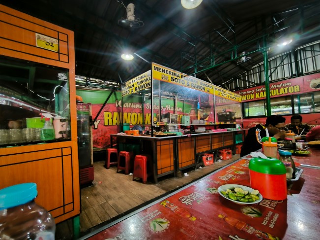 Rawon Kalkulator Lukman, 1. Soto Lamongan Cak Har, 2. Zangrandi Ice Cream, 3. Sate Klopo Ondomohen Bu Asih, 4. Sego Sambel Mak Yeye, 5. G-Walk, 6. Pakuwon Food Festival, 7. Rawon Setan – Embong Malang, 8. Bebek Sinjay – Ahmad Yani, 9. Rawon Kalkulator, 10. Rawon Pak Pangat Wonokromo, 11. Soto Ambengan Pak Sadi, 12. Soto Ayam Cak To Undaan Wetan, 13. Kepiting Cak Gundul 1992, 14. Tahu Campur H. ABD. Mahfud Asli Kalasan, 15. Spesial Belut Surabaya H. Poer, 16. Nasi Bebek Tugu Pahlawan Asli, 17. Warung Nasi Cumi-Cumi (Ibu Atun), 18. Sari Laut Kapasan, 19. Bebek Palupi, 20. Wakul Suroboyo, 22. Sentra Wisata Kuliner Deles, 23. Sentra Wisata Kuliner Dharmahusada, 24. Nasi Empal Pengampon, 25. Bakso Daging Sapi P.Sabar, 26. Michael TJ Gelato, 27. Wisata Kuliner Mulyorejo, 28. Lontong Balap Asli Pak Gendut (Pusat), 29. Gado – Gado Arjuna Pak Satumin, 30. Depot Nasi Campur Pojok Tambak Bayan, 31. Nasi Bebek Goreng Sayang Anak Cak Yudi (Pusat), 32. Rujak Cingur Achmad Jais, 33. Nasi Krawu mbuksu Hj sufayah darmo (khas gresik), 34. Tahu Tek Pak Kin, 35. Sate Karak Khas Ampel KSDP, 36. Sate Ayam Lisidu , 37. Nasi Goreng Jancuk | PrimeBiz Hotel Surabaya, 38. Pecel Semanggi, 39. Kuliner lontong kupang