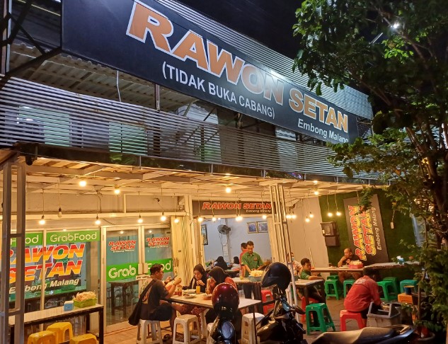 Rawon Setan - Embong Malang dwih bermanfaat, 1. Soto Lamongan Cak Har, 2. Zangrandi Ice Cream, 3. Sate Klopo Ondomohen Bu Asih, 4. Sego Sambel Mak Yeye, 5. G-Walk, 6. Pakuwon Food Festival, 7. Rawon Setan – Embong Malang, 8. Bebek Sinjay – Ahmad Yani, 9. Rawon Kalkulator, 10. Rawon Pak Pangat Wonokromo, 11. Soto Ambengan Pak Sadi, 12. Soto Ayam Cak To Undaan Wetan, 13. Kepiting Cak Gundul 1992, 14. Tahu Campur H. ABD. Mahfud Asli Kalasan, 15. Spesial Belut Surabaya H. Poer, 16. Nasi Bebek Tugu Pahlawan Asli, 17. Warung Nasi Cumi-Cumi (Ibu Atun), 18. Sari Laut Kapasan, 19. Bebek Palupi, 20. Wakul Suroboyo, 22. Sentra Wisata Kuliner Deles, 23. Sentra Wisata Kuliner Dharmahusada, 24. Nasi Empal Pengampon, 25. Bakso Daging Sapi P.Sabar, 26. Michael TJ Gelato, 27. Wisata Kuliner Mulyorejo, 28. Lontong Balap Asli Pak Gendut (Pusat), 29. Gado – Gado Arjuna Pak Satumin, 30. Depot Nasi Campur Pojok Tambak Bayan, 31. Nasi Bebek Goreng Sayang Anak Cak Yudi (Pusat), 32. Rujak Cingur Achmad Jais, 33. Nasi Krawu mbuksu Hj sufayah darmo (khas gresik), 34. Tahu Tek Pak Kin, 35. Sate Karak Khas Ampel KSDP, 36. Sate Ayam Lisidu , 37. Nasi Goreng Jancuk | PrimeBiz Hotel Surabaya, 38. Pecel Semanggi, 39. Kuliner lontong kupang