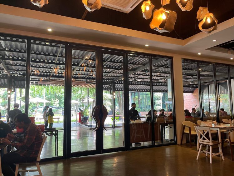 Restoran Cerita Rasa, 1. Cerita Rasa Nusantara, 2. Andakar Steak, 3. Warung Betawi H. Muhayar, 4. Ayam Goreng Suharti, 5. Warung Betawi H. Apen, 6. Lembur Kuring Bibet, 7. Kuri Kuri, 8. Pusat Jajan Kuliner Kampung Kandang, 9. Pondok Geulis, 10. RM. Ampera Sakato, 11. Nasi Kucing Ragunan, 12. Jambo Kupi, 13. Brown Fox Waffle &amp; Coffee, 14. Javatic Cafe &amp; Resto, 15. Roti Bakar 88 Ampera, 16. Sanur Kafe