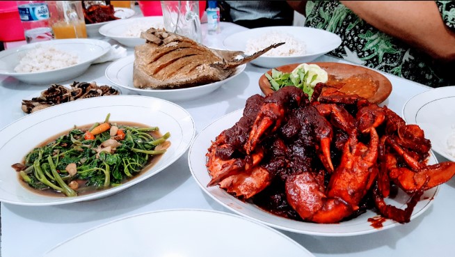Sari Laut Kapasan Joris Satyadharma, 1. Soto Lamongan Cak Har, 2. Zangrandi Ice Cream, 3. Sate Klopo Ondomohen Bu Asih, 4. Sego Sambel Mak Yeye, 5. G-Walk, 6. Pakuwon Food Festival, 7. Rawon Setan – Embong Malang, 8. Bebek Sinjay – Ahmad Yani, 9. Rawon Kalkulator, 10. Rawon Pak Pangat Wonokromo, 11. Soto Ambengan Pak Sadi, 12. Soto Ayam Cak To Undaan Wetan, 13. Kepiting Cak Gundul 1992, 14. Tahu Campur H. ABD. Mahfud Asli Kalasan, 15. Spesial Belut Surabaya H. Poer, 16. Nasi Bebek Tugu Pahlawan Asli, 17. Warung Nasi Cumi-Cumi (Ibu Atun), 18. Sari Laut Kapasan, 19. Bebek Palupi, 20. Wakul Suroboyo, 22. Sentra Wisata Kuliner Deles, 23. Sentra Wisata Kuliner Dharmahusada, 24. Nasi Empal Pengampon, 25. Bakso Daging Sapi P.Sabar, 26. Michael TJ Gelato, 27. Wisata Kuliner Mulyorejo, 28. Lontong Balap Asli Pak Gendut (Pusat), 29. Gado – Gado Arjuna Pak Satumin, 30. Depot Nasi Campur Pojok Tambak Bayan, 31. Nasi Bebek Goreng Sayang Anak Cak Yudi (Pusat), 32. Rujak Cingur Achmad Jais, 33. Nasi Krawu mbuksu Hj sufayah darmo (khas gresik), 34. Tahu Tek Pak Kin, 35. Sate Karak Khas Ampel KSDP, 36. Sate Ayam Lisidu , 37. Nasi Goreng Jancuk | PrimeBiz Hotel Surabaya, 38. Pecel Semanggi, 39. Kuliner lontong kupang