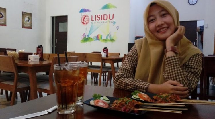 Sate LISIDU - Sate Ayam Kampung Dyah ayu Suryonegoro, 1. Soto Lamongan Cak Har, 2. Zangrandi Ice Cream, 3. Sate Klopo Ondomohen Bu Asih, 4. Sego Sambel Mak Yeye, 5. G-Walk, 6. Pakuwon Food Festival, 7. Rawon Setan – Embong Malang, 8. Bebek Sinjay – Ahmad Yani, 9. Rawon Kalkulator, 10. Rawon Pak Pangat Wonokromo, 11. Soto Ambengan Pak Sadi, 12. Soto Ayam Cak To Undaan Wetan, 13. Kepiting Cak Gundul 1992, 14. Tahu Campur H. ABD. Mahfud Asli Kalasan, 15. Spesial Belut Surabaya H. Poer, 16. Nasi Bebek Tugu Pahlawan Asli, 17. Warung Nasi Cumi-Cumi (Ibu Atun), 18. Sari Laut Kapasan, 19. Bebek Palupi, 20. Wakul Suroboyo, 22. Sentra Wisata Kuliner Deles, 23. Sentra Wisata Kuliner Dharmahusada, 24. Nasi Empal Pengampon, 25. Bakso Daging Sapi P.Sabar, 26. Michael TJ Gelato, 27. Wisata Kuliner Mulyorejo, 28. Lontong Balap Asli Pak Gendut (Pusat), 29. Gado – Gado Arjuna Pak Satumin, 30. Depot Nasi Campur Pojok Tambak Bayan, 31. Nasi Bebek Goreng Sayang Anak Cak Yudi (Pusat), 32. Rujak Cingur Achmad Jais, 33. Nasi Krawu mbuksu Hj sufayah darmo (khas gresik), 34. Tahu Tek Pak Kin, 35. Sate Karak Khas Ampel KSDP, 36. Sate Ayam Lisidu , 37. Nasi Goreng Jancuk | PrimeBiz Hotel Surabaya, 38. Pecel Semanggi, 39. Kuliner lontong kupang