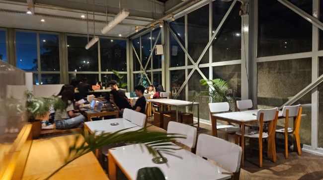 Sejiwa Nura Sombolinggi, 1. One Eighty Coffee and Music, 2. Warung Kopi Purnama, 3. Sejiwa, 4. Armor Kopi, 5. Noah’s Barn, 6. Dakken Restaurant, 7. yumaju coffee, 8. Bober Cafe, 9. Lacamera Coffee , 10. Two Cents Coffee, 11. Kopi Anjis, 12. Ngopi Doeloe Burangrang , 13. Blue Doors , 14. Two Hands Full, 15. Cups Coffee & Kitchen, 16. Kopi Selasar Sunaryo, 17. Kopi Ireng, 18. Kedai Kopi 170, 19. Caffe Bene, 20. Warung Kopi Modjok, 21. Roemah Kopi, 22. Eugene the Goat , 23. Fortunate Coffee, 24. Jack Runner Roastery, 25. Yellow Truck Coffee, 26. Kinokimi Coffee, 27. Poffstory Coffee Brewer, 28. Baraya Coffee
