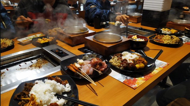 1. Seroja Asia, 2. Fukuzushi, 3. Eastern Restaurant, 4. Shukaku BBQ, Shabu &amp; Agemono, 5. Gyu-kaku Pangeran Kornel Bandung, 6. Jiganasuki Restaurant Bandung, 7. Shabu Kojo Restaurant, 8. Hachi Grill Sutami Bandung, 9. GoGrill-ah! Bandung, 10. Fogo Brazilian BBQ, 11. Shaburi &amp; Kintan Buffet PVJ, 12. Sha-Waregna Restaurant, 13. Sumeragi Izakaya, 14. Ushishi Japanese BBQ, 15. Shabu Suki (Tutup), 16. Haki Korean BBQ, 17. Feast Restoran , 18. Samsob Suki, 19. Oharang BBQ, 20. Shabu Ghin 23 Paskal (Tutup), 21. Celengan BBQ (TUTUP), 22. Pochajjang Korean BBQ (Tutup), 23. Gyu-Gyu Japanese BBQ, 24. Mai Suki, 25. Haeng-Un Korean BBQ &amp; Homemade Dishes (Tutup), 26. Hanamasa Bandung, 27. Flaming Pots Boil &amp; Grill, 28. Shabu Hachi Cilaki Bandung, 29. Shawaregna, 30. Ikugo Grill and Hotpot, 31. Kirai Dimsum, 32. Wok n Tok, Yello Hotel, 33. Manse Korean Grill, 34. Bilbao Brasserie, 35. Parc De Vile Restaurant, Best Western Premier La Grande Hotel