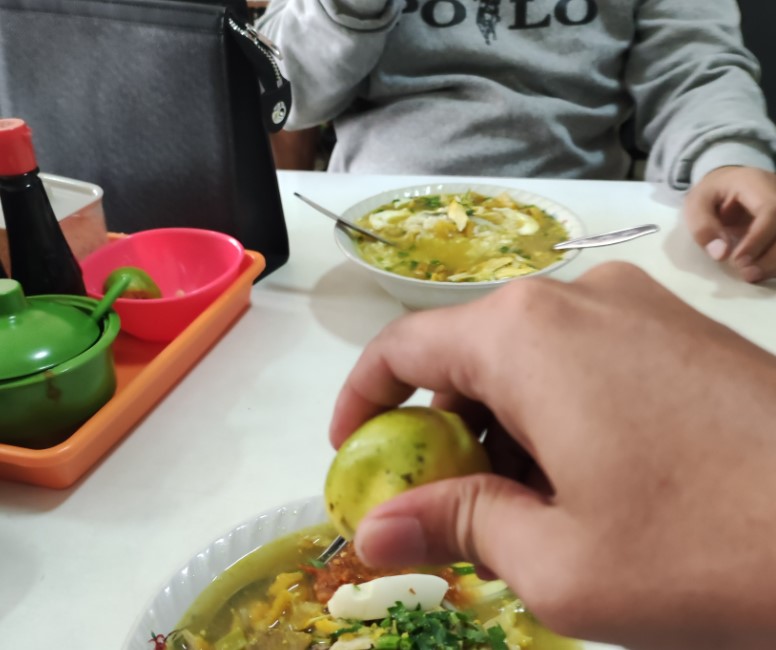 Soto Ayam Cak To Undaan Wetan Bogor Indah Florist, 1. Soto Lamongan Cak Har, 2. Zangrandi Ice Cream, 3. Sate Klopo Ondomohen Bu Asih, 4. Sego Sambel Mak Yeye, 5. G-Walk, 6. Pakuwon Food Festival, 7. Rawon Setan – Embong Malang, 8. Bebek Sinjay – Ahmad Yani, 9. Rawon Kalkulator, 10. Rawon Pak Pangat Wonokromo, 11. Soto Ambengan Pak Sadi, 12. Soto Ayam Cak To Undaan Wetan, 13. Kepiting Cak Gundul 1992, 14. Tahu Campur H. ABD. Mahfud Asli Kalasan, 15. Spesial Belut Surabaya H. Poer, 16. Nasi Bebek Tugu Pahlawan Asli, 17. Warung Nasi Cumi-Cumi (Ibu Atun), 18. Sari Laut Kapasan, 19. Bebek Palupi, 20. Wakul Suroboyo, 22. Sentra Wisata Kuliner Deles, 23. Sentra Wisata Kuliner Dharmahusada, 24. Nasi Empal Pengampon, 25. Bakso Daging Sapi P.Sabar, 26. Michael TJ Gelato, 27. Wisata Kuliner Mulyorejo, 28. Lontong Balap Asli Pak Gendut (Pusat), 29. Gado – Gado Arjuna Pak Satumin, 30. Depot Nasi Campur Pojok Tambak Bayan, 31. Nasi Bebek Goreng Sayang Anak Cak Yudi (Pusat), 32. Rujak Cingur Achmad Jais, 33. Nasi Krawu mbuksu Hj sufayah darmo (khas gresik), 34. Tahu Tek Pak Kin, 35. Sate Karak Khas Ampel KSDP, 36. Sate Ayam Lisidu , 37. Nasi Goreng Jancuk | PrimeBiz Hotel Surabaya, 38. Pecel Semanggi, 39. Kuliner lontong kupang