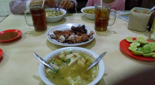 Soto Ambengan Pak Sadi Achmad Husin, 1. Soto Lamongan Cak Har, 2. Zangrandi Ice Cream, 3. Sate Klopo Ondomohen Bu Asih, 4. Sego Sambel Mak Yeye, 5. G-Walk, 6. Pakuwon Food Festival, 7. Rawon Setan – Embong Malang, 8. Bebek Sinjay – Ahmad Yani, 9. Rawon Kalkulator, 10. Rawon Pak Pangat Wonokromo, 11. Soto Ambengan Pak Sadi, 12. Soto Ayam Cak To Undaan Wetan, 13. Kepiting Cak Gundul 1992, 14. Tahu Campur H. ABD. Mahfud Asli Kalasan, 15. Spesial Belut Surabaya H. Poer, 16. Nasi Bebek Tugu Pahlawan Asli, 17. Warung Nasi Cumi-Cumi (Ibu Atun), 18. Sari Laut Kapasan, 19. Bebek Palupi, 20. Wakul Suroboyo, 22. Sentra Wisata Kuliner Deles, 23. Sentra Wisata Kuliner Dharmahusada, 24. Nasi Empal Pengampon, 25. Bakso Daging Sapi P.Sabar, 26. Michael TJ Gelato, 27. Wisata Kuliner Mulyorejo, 28. Lontong Balap Asli Pak Gendut (Pusat), 29. Gado – Gado Arjuna Pak Satumin, 30. Depot Nasi Campur Pojok Tambak Bayan, 31. Nasi Bebek Goreng Sayang Anak Cak Yudi (Pusat), 32. Rujak Cingur Achmad Jais, 33. Nasi Krawu mbuksu Hj sufayah darmo (khas gresik), 34. Tahu Tek Pak Kin, 35. Sate Karak Khas Ampel KSDP, 36. Sate Ayam Lisidu , 37. Nasi Goreng Jancuk | PrimeBiz Hotel Surabaya, 38. Pecel Semanggi, 39. Kuliner lontong kupang