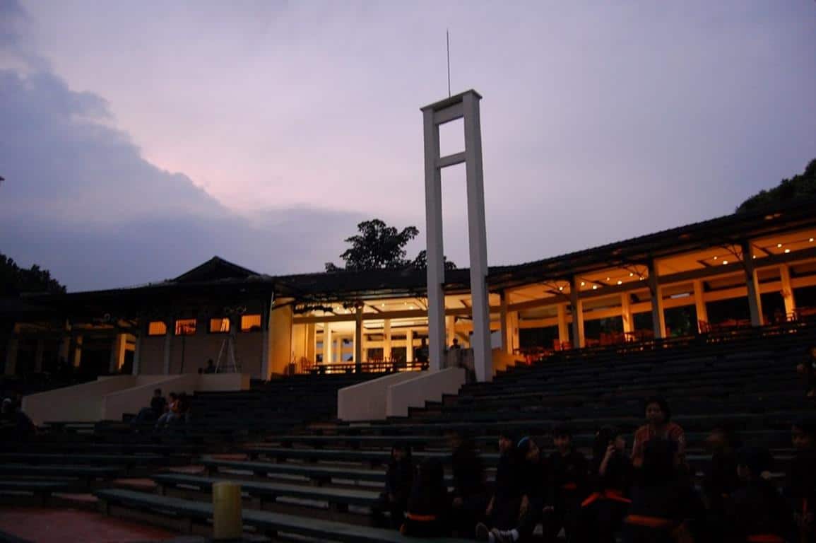 Taman Budaya Jawa Barat, 1. Taman Cikapayang Dago, 2. Taman Hutan Raya Juanda, 3. Penangkaran Rusa, 4. Lawangwangi Creative Space, 5. Mercusuar Cafe &amp; Resto, 6. Bird &amp; Bromelia Pavilion, 7. Selasar Sunaryo Art Space, 8. WOT Batu, 9. Dago Dreampark, 10. Angkringan De Blank On, 11. Curug Dago, 12. Dago Tea House, Taman Budaya Jawa Barat, 13. Dago Bakery Punclut, 14. Jurnal Risa Coffee Dago, 15. Dago Pakar, 16. Bukit Moko, 17. Tebing Keraton, 18. Caringin Tilu, 19. The Valley Bistro Cafe, 20. Skyline Best View Resto, 21. Orbital Dago