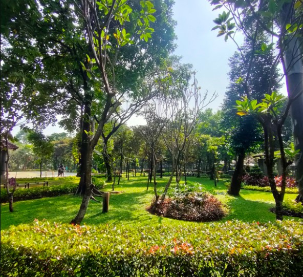 Taman Tanjung Maulana Syarif Hidayatullah, 1. Taman Margasatwa Ragunan, 2. Tebet Eco Park, 3. Taman Menteng, 4. Kidzania Jakarta, 5. Museum Layang-layang Indonesia, 6. Playparq Kemang, 7. KidCity Transmart Cilandak, 8. Taman Langsat, 9. Taman Spathodea, 10. Hauwke’s Auto Gallery, 11. Setu Babakan, 12. Museum Basoeki Abdullah, 13. Pusat Primata Schmutzer Jakarta, 14. Taman Tabebuya, 15. Museum Satria Mandala, 16. Pondok Indah Water Park, 17. Museum di Tengah Kebun, 18. Taman Ayodia, 19. The Playground, 20. Komunitas Salihara, 21. Museum Harry Darsono, 22. Monumen Patung Dirgantara ‘Tugu Pancoran Tebet’, 23. Taman Literasi Martha Christina Tiahahu, 24. Taman Mataram, 25. Kampung Main Cipulir, 26. Hutan Kota Srengseng Sawah, 27. The Escape Hunt (Tutup), 28. Taman Sepat Pasar Minggu, 28. Taman Tangkuban Perahu, 30. PINISI EDUTAINMENT PARK, 31. Speedy Karting Pancoran (Tutup), 32. Taman Dadap Merah, 33. Flight Experience Gandaria (Tutup), 34. Belanja di Kota Kasablanka, 35. Pasar Santa, 36. Jimbaran Outdoor Tanah Abang, 37. Kemang Food Festival, 38. Rooftop Lucy in The Sky, 39. Taman Tanjung, 40. Museum Reksa Artha
