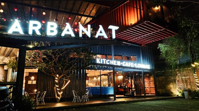 The Arbanat Kitchen Cafe Lounge Wingkykunilodo, 1. Cokelat Klasik, 2. Cafe Sawah Pujon Kidul, 3. BVGL Gelato and Friends Malang, 4. My Kopi O! Malang, 5. Java Dancer Coffee – Jakarta, 6. Roketto Coffee & CO, 7. The Arbanat Kitchen Cafe Lounge, 8. Simpang Luwe Cafe & Resto, 9. Labore coffee eatery, 10. Cafe LaiLai, 11. Robucca, 12. Jank Jank Wings, 13. Vosco Coffee, 14. 8 Oz Coffee Studio, 15. Bataputi Coffee House, 16. Bureau Coffee, 17. DW Coffee Shop, 18. Gartenhaus Co – Working Space, 19. GOLDEN HERITAGE KOFFIE, 20. Kopituju, 21. kopi.pisan, 22. Cafe Litchi, 23. Bohemian Cafe, 24. Semusim Cafe, 24. Ruang Rindu Kopi, 25. Kedai Pok Ami-ami, 26. Kopi Titik Koma Buring, 27. Logo Cafe, 28. Take.Mie, 29. Burger Bundder Malang