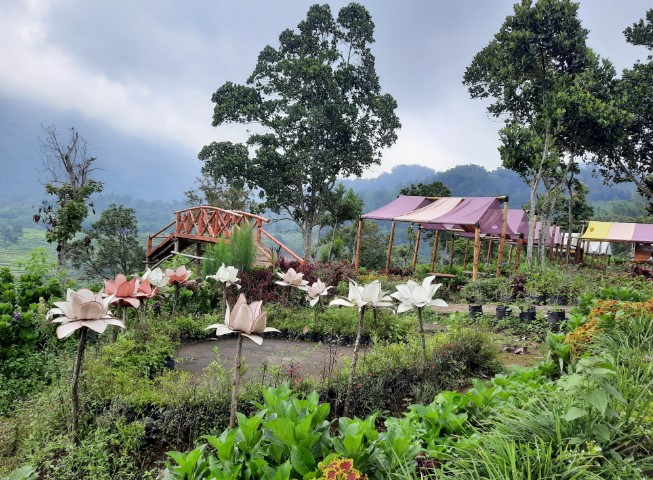 WET SENDI 2 Kawaii Chan, 1. Wisata Sawah Sumber Gempong, 2. Bernah De Vallei, 3. Waterland Mojokerto, 4. Candi Bajang Ratu, 5. Candi Brahu, 6. Candi Tikus, 7. Candi Wringin Lawang, 8. Kolam Segaran, 9. Museum Trowulan, 10. Mahavihara Majapahit, 11. Patung Buddha Tidur, 12. Pendopo Agung Trowulan, 13. Air Terjun Coban Canggu, 14. Air Terjun Dlundung Mojokerto, 15. Pacet Mini Park Mojokerto, 16. Joglo Park Mojokerto, 17. Candi Jolotundo, 18. Klurak Eco Park, 19. Puncak Bayangan Gunung Penanggungan, 20. Pemandian Air Panas Padusan, 21. Air Terjun Grenjengan, 22. Api Abadi Mojokerto, 23. Bukit Watu Jengger, 24. Claket Adventure Park, 25. Air Terjun 7 Bidadari, 26. Pacet Hill, 27. Air Terjun Duyung Trawas Hill, 28. Fresh Green Trawas, 29. PPLH Seloliman Trawas, 30. Obech Rafting Pacet, 31. Sumber Wuluh, 32. Air Terjun Watu Ondo, 33. Alun-alun Mojokerto, 34. Wisata Desa BMJ Mojopahit, 35. Wisata Bukit Kayoe putih, 36. Taman Semeru, 37. Ranu Manduro, 38. Wisata Waduk Tanjungan, 39. Taman Kehati, 40. Reco Banteng Hayam Wuruk, 41. Benteng Taman, 42. Air Terjun Watu Gedhek, 43. Coban Talun, 44. Wisata Sumber Dhuwur Sidorejo, 45. Rainbow Garden Poetoek Soeko, 46. MOLAGAR, 47. WET SENDI 2, 48. Situs Siti Inggil, 49. Balai Pelestarian Cagar Budaya, 50. Wanawisata Dlundung, 51. Candi Kesiman, 52. Candi Bangkal, 53. Museum Sanggar Gubug Wayang, 54. Air Terjun Surodadu, 55. Petik Strawberry Padusan, 56. Gua gembyang, 57. Candi Jedong, 58. Air Terjun Watu Lumpang, 59. Situs Reco Lanang, 60. Pemandian Ubalan, 61. Makam Troloyo