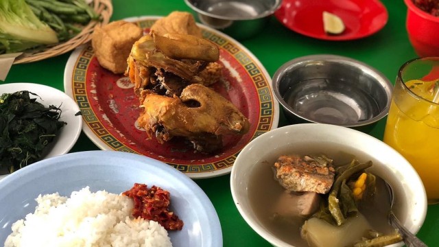 Warung Betawi H. Muhayar via Instagram.com @fransiskafey, 1. Cerita Rasa Nusantara, 2. Andakar Steak, 3. Warung Betawi H. Muhayar, 4. Ayam Goreng Suharti, 5. Warung Betawi H. Apen, 6. Lembur Kuring Bibet, 7. Kuri Kuri, 8. Pusat Jajan Kuliner Kampung Kandang, 9. Pondok Geulis, 10. RM. Ampera Sakato, 11. Nasi Kucing Ragunan, 12. Jambo Kupi, 13. Brown Fox Waffle &amp; Coffee, 14. Javatic Cafe &amp; Resto, 15. Roti Bakar 88 Ampera, 16. Sanur Kafe