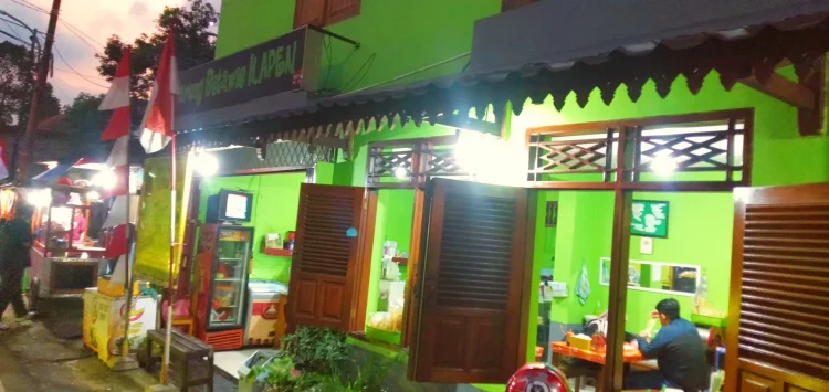 Warung Betawi H. Apen via TrenAsia/Idham Nur Indrajaya, 1. Cerita Rasa Nusantara, 2. Andakar Steak, 3. Warung Betawi H. Muhayar, 4. Ayam Goreng Suharti, 5. Warung Betawi H. Apen, 6. Lembur Kuring Bibet, 7. Kuri Kuri, 8. Pusat Jajan Kuliner Kampung Kandang, 9. Pondok Geulis, 10. RM. Ampera Sakato, 11. Nasi Kucing Ragunan, 12. Jambo Kupi, 13. Brown Fox Waffle &amp; Coffee, 14. Javatic Cafe &amp; Resto, 15. Roti Bakar 88 Ampera, 16. Sanur Kafe