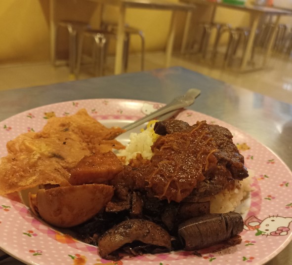 Warung Nasi Cumi-Cumi (Ibu Atun) Anna Dwi M, 1. Soto Lamongan Cak Har, 2. Zangrandi Ice Cream, 3. Sate Klopo Ondomohen Bu Asih, 4. Sego Sambel Mak Yeye, 5. G-Walk, 6. Pakuwon Food Festival, 7. Rawon Setan – Embong Malang, 8. Bebek Sinjay – Ahmad Yani, 9. Rawon Kalkulator, 10. Rawon Pak Pangat Wonokromo, 11. Soto Ambengan Pak Sadi, 12. Soto Ayam Cak To Undaan Wetan, 13. Kepiting Cak Gundul 1992, 14. Tahu Campur H. ABD. Mahfud Asli Kalasan, 15. Spesial Belut Surabaya H. Poer, 16. Nasi Bebek Tugu Pahlawan Asli, 17. Warung Nasi Cumi-Cumi (Ibu Atun), 18. Sari Laut Kapasan, 19. Bebek Palupi, 20. Wakul Suroboyo, 22. Sentra Wisata Kuliner Deles, 23. Sentra Wisata Kuliner Dharmahusada, 24. Nasi Empal Pengampon, 25. Bakso Daging Sapi P.Sabar, 26. Michael TJ Gelato, 27. Wisata Kuliner Mulyorejo, 28. Lontong Balap Asli Pak Gendut (Pusat), 29. Gado – Gado Arjuna Pak Satumin, 30. Depot Nasi Campur Pojok Tambak Bayan, 31. Nasi Bebek Goreng Sayang Anak Cak Yudi (Pusat), 32. Rujak Cingur Achmad Jais, 33. Nasi Krawu mbuksu Hj sufayah darmo (khas gresik), 34. Tahu Tek Pak Kin, 35. Sate Karak Khas Ampel KSDP, 36. Sate Ayam Lisidu , 37. Nasi Goreng Jancuk | PrimeBiz Hotel Surabaya, 38. Pecel Semanggi, 39. Kuliner lontong kupang