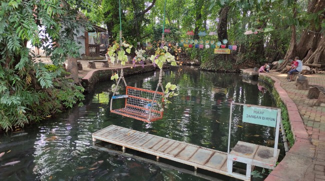 Wisata Sumber Dhuwur Sidorejo, 1. Wisata Sawah Sumber Gempong, 2. Bernah De Vallei, 3. Waterland Mojokerto, 4. Candi Bajang Ratu, 5. Candi Brahu, 6. Candi Tikus, 7. Candi Wringin Lawang, 8. Kolam Segaran, 9. Museum Trowulan, 10. Mahavihara Majapahit, 11. Patung Buddha Tidur, 12. Pendopo Agung Trowulan, 13. Air Terjun Coban Canggu, 14. Air Terjun Dlundung Mojokerto, 15. Pacet Mini Park Mojokerto, 16. Joglo Park Mojokerto, 17. Candi Jolotundo, 18. Klurak Eco Park, 19. Puncak Bayangan Gunung Penanggungan, 20. Pemandian Air Panas Padusan, 21. Air Terjun Grenjengan, 22. Api Abadi Mojokerto, 23. Bukit Watu Jengger, 24. Claket Adventure Park, 25. Air Terjun 7 Bidadari, 26. Pacet Hill, 27. Air Terjun Duyung Trawas Hill, 28. Fresh Green Trawas, 29. PPLH Seloliman Trawas, 30. Obech Rafting Pacet, 31. Sumber Wuluh, 32. Air Terjun Watu Ondo, 33. Alun-alun Mojokerto, 34. Wisata Desa BMJ Mojopahit, 35. Wisata Bukit Kayoe putih, 36. Taman Semeru, 37. Ranu Manduro, 38. Wisata Waduk Tanjungan, 39. Taman Kehati, 40. Reco Banteng Hayam Wuruk, 41. Benteng Taman, 42. Air Terjun Watu Gedhek, 43. Coban Talun, 44. Wisata Sumber Dhuwur Sidorejo, 45. Rainbow Garden Poetoek Soeko, 46. MOLAGAR, 47. WET SENDI 2, 48. Situs Siti Inggil, 49. Balai Pelestarian Cagar Budaya, 50. Wanawisata Dlundung, 51. Candi Kesiman, 52. Candi Bangkal, 53. Museum Sanggar Gubug Wayang, 54. Air Terjun Surodadu, 55. Petik Strawberry Padusan, 56. Gua gembyang, 57. Candi Jedong, 58. Air Terjun Watu Lumpang, 59. Situs Reco Lanang, 60. Pemandian Ubalan, 61. Makam Troloyo