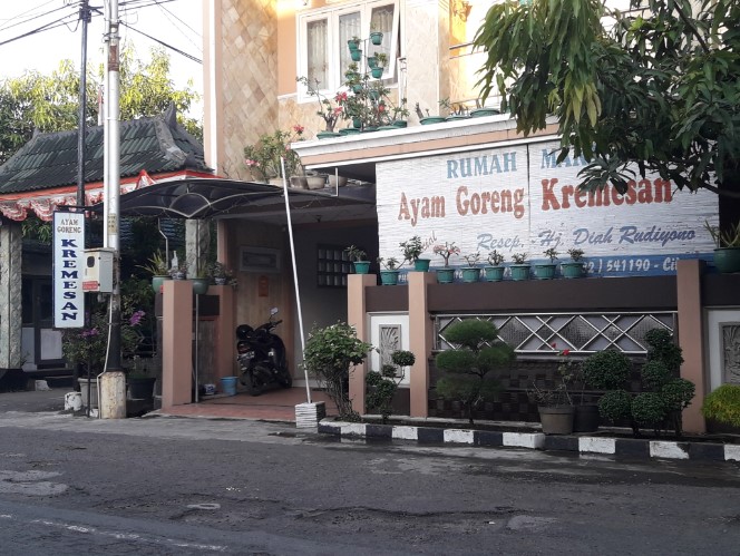 AYAM GORENG KREMESAN Hj. Diah Rudiyono drs karsono, 1. Rumah Makan Taman New Aroma, 2. Rumah Makan Sari Laut, 3. Ka Ho, 4. DSC Dapur Seafood Cilacap, 5. RM Sate Kambing & Pondok Makan Lesehan Sidoroso, 6. Lesehan Ikan Bakar 70, 7. Dapur Mamo Cilacap, 8. Warung Makan David Galipat, 9. Sate Ayam Martawi, 10. Omah Sambel, 11. Mie Dua Rasa (Midura), 12. Sate Inggil, 13. Warung Asik Cilacap, 14. Cafe Daun, 15. Ayam Bakar Lunak Sawah Besar, 16. Gosteak Cilacap, 17. Rocket Chicken Rinjani, 18. Lesehan Mendoan Sudiroso, 19. Nasi rames Sabar Menanti, 20. Mie Naga, 21. Marto Joyo Restaurant, 22. Rumah Makan Padang Putra Sikumbang, 23. Pondok La-Bia, 24. Warung Ikan Bakar Sari Ayu, 25. Rumah Makan Karang Mekar, 26. Ikan Bakar Yayat, 27. Bebek goreng Lik Cip Cilacap, 28. Warung Aldo & Sky Dinning Cilacap, 29. Dapur Kharisma, 30. Bu Nur’s Local Eatery, 31. Warung Makan Bu Cici, 32. Rumah Makan Andalas, 33. Chicken Crush, 34. Rumah Makan Padang Denai, 35. AYAM GORENG KREMESAN Hj. Diah Rudiyono, 36. D’YERIKO CORNER, 37. Angkringan Babeh 3, 38. Lesehan Ikan Bakar Citra Rasa Bu Towa’ah, 39. Rumah Makan Padang Do’a Mande
