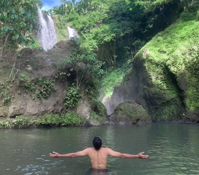 Air Terjun Blang Kolam mamang kall, 1. Museum Tsunami, 2. Pulau Rubiah, 3. Pantai Iboih, 4. Masjid Raya Baiturrahman, 5. Air Terjun Blang Kolam, 6. Air Terjun Suhom, 7. Danau Laut Tawar, 8. Pantai Lhoknga, 9. Rumah Cut Nyak Dien, 10. Taman Hutan Raya Pocut Meurah Intan, 11. Air Terjun Kuta Malaka, 12. Tugu Nol Kilometer, 13. Pulau Batee, 14. Pulau Keluang, 15. Goa Sarang, 16. Ujong Seukee, 17. Pulo Aceh, 18. Air Terjun Pria Laot, 19. Air Terjun Tansaran Bidin, 20. Air Terjun Tahura Saree, 21. Kuala Paret, 22. Lingkok Kuwieng, 23. Kuala Merisi, 24. Pualu Pusong, 25. Pantai Tebing Lampuuk, 26. Pantan Terong, 27. Benteng Iskandar Muda dan Benteng Indrapatra, 28. Pusat Latihan Gajah Saree, 29. Air Terjun Peukan Biluy , 30. Goa Loyang Koro, 31. Gua putri pukes, 32. Cagar Alam Jantho, 33. Objek Wisata Putroe Aloh – Pucok Krueng , 34. Gunung Seulawah Agam, 35. Gunung Borni Telong, 36. Pulau Seumadu, 37. Kegiatan diving wisata di Pulau Weh, 38. Pantai Ujong Kareung, 39. Bukit Lamreh, 40. Pantai Ulee Lheue