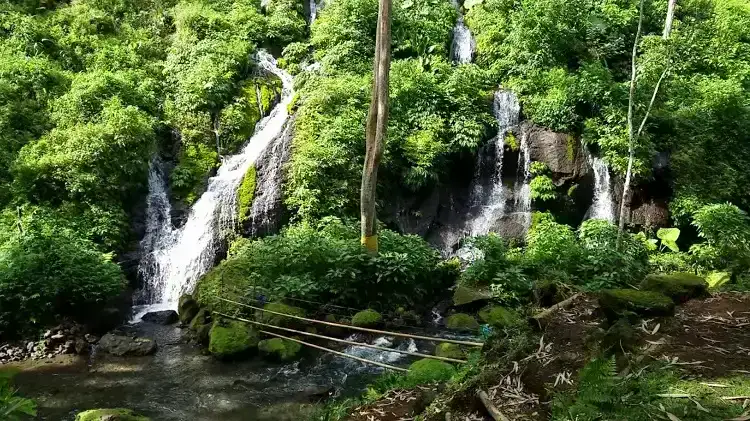 Air Terjun Langgahan, 1. Gunung Batur, 2. Danau Batur, 3. Museum Geopark Batur Kintamani, 4. Sukawana Sunrise Spot, 5. Gunung Abang Kintamani, 6. Hutan Pinus Glagahlinggah Lestari, 7. Puncak Indrakila Trunyan, 8. Toya Devasya Hotspring Waterpark &amp; Camping Ground, 9. Pura Segara Ulun Danu Batur, 10. Tirta Pancoran Solas Pura Pelisan, 11. Desa Wisata Bayung Gede, 12. Desa Penelokan, 13. Pinggan Sunrise Spot, 14. Air Terjun Langgahan, 15. Penelokan View Point, 16. Batur Natural Hot Spring, 17. Desa Adat Penglipuran, 18. Resto Apung Kedisan, 19. Montana del Café, 20. Tegukopi