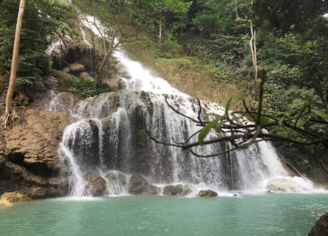 Air Terjun Lapopu Hellén G, 1. Wisata Pantai Maloba, 2. Wisata Pantai Aili, 3. Wisata Pantai Konda Maloba, 4. Wisata Pantai Wendei, 5. Wisata Bukit Mamboro, 6. Wisata Kampung Adat Wawarongu, 7. Wisata Air Terjun Harunda, 8. Wisata Tugu Ornamen, 9. Wisata Air Terjun Matayangu, 10. Wisata Hutan Tarandu, 11. Bukit Warinding, 12. Wisata Pantai Lenang, 13. Wisata Pantai Kapulit, 14. Bukit Waibakul, 15. Bukit Cendana, 16. Wisata Air Terjun Kolam Jodoh Sumba Timur, 17. Air Terjun Lapopu