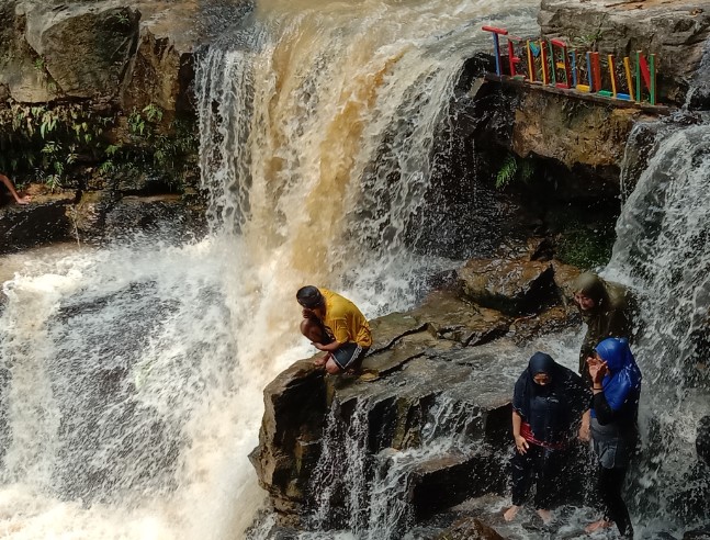 Air Terjun TEMBULUN Kinutan, 1. Istana Siak, 2. ASIA FARM HAYDAY¹, 3. Pantai Cinta, Teluk Jering Tambang, 4. Kasang Kulim Zoo, 5. Citraland Waterpark, 6. Taman Kota Pekanbaru, 7. Wisata Danau Raja Rengat, 8. Bukit Ulu Kasok, 9. Bandar Bakau Dumai, 10. Labersa Water Park Riau Fantasi, 11. Pantai Selat Baru, 12. Candi Muara Takus, 13. Taman Rekreasi Alam Mayang Pekanbaru, 14. Lapangan Pasir Bengkalis, 15. Pantai Tanjung Medang, Teluk Rhu Rupat, 16. Pantai Tenggayun, 17. Pantai Marina, 18. Danau Rusa Kampar, 19. Wisata Hutan Pinus Cadika, 20. Wisata Bono, Berselancar di Sungai Kampar, 21. Perpustakaan Soeman H.S, 22. Taman Wisata Alam Koboko, 23. Air Terjun TEMBULUN Kinutan, 24. Agro Wisata Pelangi, 25. KAMPOENG RABBIT’S KULIM, 26. Museum Sang Nila Utama Pekanbaru, 27. Desa Okura Pekanbaru, 28. Pantai Sepahat, 29. Taman Hutan Raya Sultan Syarif Kasim, 30. Taman Andam Dewi, 31. Rumah Lontik, 32. Kawah Biru, 33. Pulau Jemur, 34. Air Terjun Pangkalan Kapas, 35. Air Terjun Panisan, 36. Pulau Beting Aceh, 37. Hutan Mangrove Sebauk, 39. Jembatan Water Front City Bangkinang, 39. Masjid Raya An-Nur Provinsi Riau
