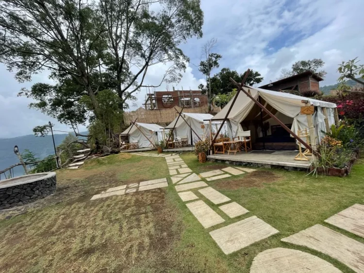 Alam Caldera Camping via Tiket, 1. Bobocabin Kintamani, 2. Sunrise Hill Camp, 3. Alam Caldera Camping, 4. Hideaway Glamping, 5. Lake Garden Bali Villa, 6. Villa Jempana Kintamani, 7. Kintamani Home with View, 8. Triangle House Mount Batur, 9. Volcano Terrace Bali, 10. Baruna Cottages, 11. Wayan Yogi Bed & Breakfast, 12. Lakeside Cottages Kintamani