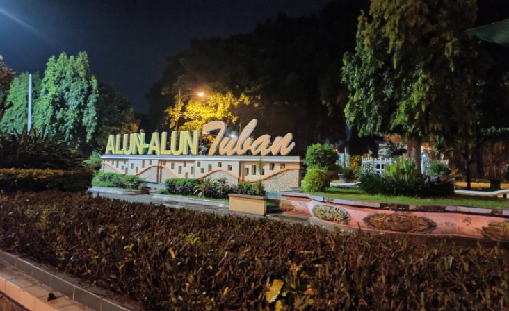 Alun-alun Tuban Giri Wuryanto, 1. Pantai Pasir Putih Remen, 2. Pantai Kelapa Tuban, 3. Pantai Boom, 4. Air Terjun Nglirip, 5. Pantai Cemara, 6. Pantai Sowan Tuban, 7. Goa Ngerong Tuban, 8. Goa Akbar, 9. Pemandian Bektiharjo Tuban, 10. Pemandian Air Panas Prataan Tuban, 11. Alun-alun Tuban, 12. Makam Sunan Bonang, 13. Mangrove Center, 14. Klenteng Kwan Sing Bio, 15. Wisata Pelang, 16. Wisata Sendang Asmoro, 17. Masjid Agung Tuban, 18. TAMAN SLEKO, 19. WISATA SILOWO MERAKURAK, 20. Mata Air Krawak, 21. Air Terjun Banyulangse, 22. Goa Suci Tuban, 23. Goa Kancing Tuban, 24. Watu Ondo Tuban, 25. Museum Kambang Putih, 26. Pondok Pesantren Perut Bumi Al – Maghribi, 27. Perum Perhutani KPH Jatirogo, 28. Wisata Tebing Pelangi, 29. Air Terjun Sanggrahan, 30. Air Terjun Wukirharjo, 31. Pantai Socorejo, 32. Kambang Putih Tuban Park, 33. Taman Hutan Kota Tuban, 34. Sendang Wangi, 35. Pantai Surindah, 36. Tanazawi Agriculture EduPark & Leisure – Kebun Durian, 37. Goa Putri Asih, 38. Air Terjun Lembah Bongok Tuban, 39. Bukit Trantang, 1. Garang Asem, 2. Belut Goreng Ala Tuban