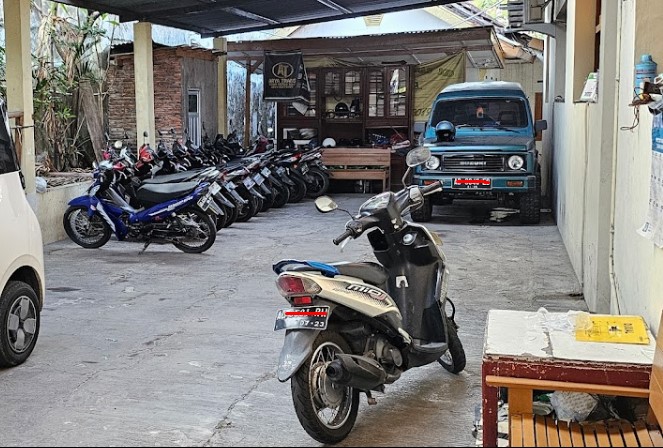 Arya Trans Surakarta, 1. Ok Rent Car &amp; Scooter, 2. D.A Trans, 3. Rental Motor Solo (Tutup Sementara), 4. Stasiun Motorent, 5. Wisata Solo Rental Motor, 6. Rental Motor Jipta, 7. GLOBAL RENTAL MOTOR, 8. Bedjo Motorent, 9. Eli Rent (Tutup), 10. Happy Group, 11. Vieco Tour, 12. WisataSolo.id – Sewa Motor di Solo, 13. Armada Rent, 14. Arya Trans Surakarta