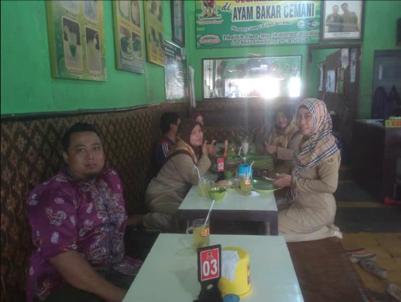Ayam Bakar Cemani via Google Maps Ariyanti, 1. RM. MAYANG SARI (Ayam Goreng & Panggang), 2. Javanese Village – Grandma’s Kitchen ‘Pawon Simbah’, 3. Warung Makan Bu Fauzi, 4. Dapur Pecak & Pemancingan “Mbah Kung”, 5. Berry Resto, 6. Bioskop Mie & Kopi, 7. RM Raos Eco, 8. Kendil Mas Restaurant, 9. Kedai Dahar Bumbu Kampung, 10. Rumah Makan Monggo Moro, 11. Omah Kayoe Resto Kuliner Lawasan, 12. DUA SAMBAL SUPER PENYET, 13. ALOHA Seaside Resto, 14. Forest Kopi, 15. PituLasan, 16. Mountain Cafe and Resto, 17. Ayam Goreng Gringsing (Bu Bengat), 18. Pondok Ikan Bakar Tirta Asri, 19. RM Murah Meriah Masakan Padang, 20. RM Sendang Wungu, 21. RM Padang Batang Jaya, 22. Seafood & Nasgor DCapone, 23. RM Menara Kudus, 24. Rest Area Pahala Kencana, 25. Sangria Restaurant, 26. Ayam Bakar Cemani, 27. WARUNG MAKAN KEMUNING, 28. Rumah makan Mbak YANNA