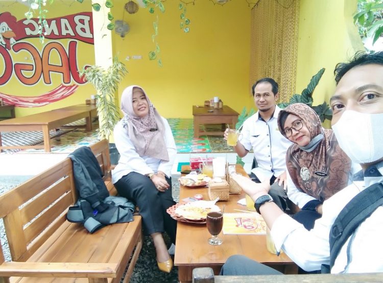 Bang Jago via Google Maps Riu Kaey, 1. Pondok Juminten, 2. Resto D’Joglo, 3. Warung Makan Pak Galo, 4. Kurma Resto & Coffee Shop, 5. Mr Teguh Chicken Satay Shop, 6. Warung Lesehan Ikan Bakar “TALAUT 225”, 7. Logissteak Blora, 8. Sambel Lalap, 9. Depot Bakmi Kolonel, 10. Warung Lesehan Rawa Peni, 11. Bakso Patriot Blora, 12. Nasi Goreng Pak Gendut Blora, 13. Bakso Kumis, 14. Sate Ayam Pak Kadirun Blora, 15. RM Padang Jetis, 16. Koplakan Pusat Kuliner, 17. Warung Mbok Penyet, 18. Ayam Geprek Sako Blora, 19. Sego Kobong 70 BBM, 20. Warung Makan Lesehan Mbak Tun, 21. Bang Jago, 22. Kedai Boemi, 23. RM. Sambele Bu’e, 24. SAVANA RESTO CAFE, 25. Teras sunda, 26. Nasi Pecel Mbah Jito, 27. Warung Pecel “Mak Tirah”, 28. Warung Makan Pojok Gogor, 29. Warung Makan Jo’gelo