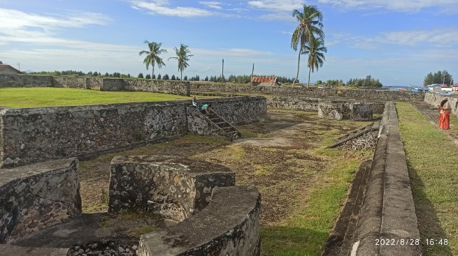 Benteng Iskandar Muda Kafrawi Al Atsyiy, 1. Museum Tsunami, 2. Pulau Rubiah, 3. Pantai Iboih, 4. Masjid Raya Baiturrahman, 5. Air Terjun Blang Kolam, 6. Air Terjun Suhom, 7. Danau Laut Tawar, 8. Pantai Lhoknga, 9. Rumah Cut Nyak Dien, 10. Taman Hutan Raya Pocut Meurah Intan, 11. Air Terjun Kuta Malaka, 12. Tugu Nol Kilometer, 13. Pulau Batee, 14. Pulau Keluang, 15. Goa Sarang, 16. Ujong Seukee, 17. Pulo Aceh, 18. Air Terjun Pria Laot, 19. Air Terjun Tansaran Bidin, 20. Air Terjun Tahura Saree, 21. Kuala Paret, 22. Lingkok Kuwieng, 23. Kuala Merisi, 24. Pualu Pusong, 25. Pantai Tebing Lampuuk, 26. Pantan Terong, 27. Benteng Iskandar Muda dan Benteng Indrapatra, 28. Pusat Latihan Gajah Saree, 29. Air Terjun Peukan Biluy , 30. Goa Loyang Koro, 31. Gua putri pukes, 32. Cagar Alam Jantho, 33. Objek Wisata Putroe Aloh – Pucok Krueng , 34. Gunung Seulawah Agam, 35. Gunung Borni Telong, 36. Pulau Seumadu, 37. Kegiatan diving wisata di Pulau Weh, 38. Pantai Ujong Kareung, 39. Bukit Lamreh, 40. Pantai Ulee Lheue