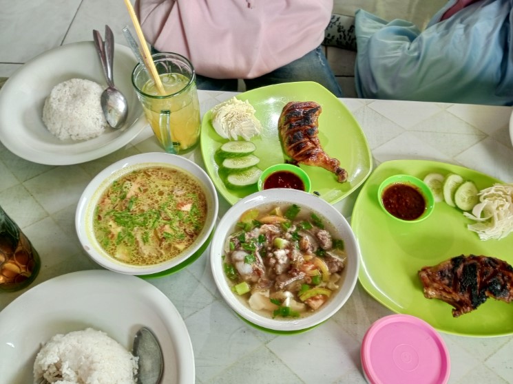 Bu Nunung Restaurant via Google Maps Dedy Junaedi, 1. Rumah Makan Alang Alang, 2. Sate Kambing Muda H. Suharjo, 3. Rumah Makan Intan Jatibarang, 4. Rumah Makan Ohio, 5. RM Mantap, 6. Warung Makan Lengko Wari, 7. RM Djitoe Rajane Sambel Balongan, 8. Rumah Makan Lesehan Nur Anisa, 9. Warung Makan Sate Blengong Bu Kijah Brebes, 10. Rumah Makan Ronah, 11. RM Sate H. Moei, 12. RM. SATE KARYO, 13. Rumah Makan Putri H. Jahid, 14. RM Simpati, Jl Gor Brebes, 15. Warung Alas Daun – Warung Makan Paling Enak di Rest Area KM 260 Brebes, 16. Rumah Makan H. Dahlan, 17. Rumah Makan Kedung Roso, 18. Kupat Blengong Kasturi Rajak, 19. Bakso Pak Gimin, 20. Warung Sate Kambing Seger Bpk. Khadiri, 21. Rumah Makan Pak Tarwud, 22. Rumah Makan Putra Minang, 23. Sate Kambing SAKINAH, 24. Bu Nunung Restaurant, 25. Rumah Makan Kita Pejagan