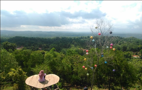 Bukit Lampion Beramah Rohmawati, 1. Pantai Slopeng Madura, 2. Pantai Siring Kemuning, 3. Air Terjun Toroan , 4. Pantai Sambilangan , 5. Vihara Avalokitesvara, 6. Gili Labak Madura, 7. Pantai Lombang, 8. Wisata Taman Tectona, 9. Masjid Agung Sumenep, 10. Museum Keraton Sumenep, 11. Pantai Rongkang, 12. Boekit Tinggi Daramista, 13. Kepulauan Kangean , 14. Hutan Bawah Laut kep Kangean, 15. Mercusuar Bangkalan, 16. Jembatan Suramadu, 17. Wisata Budaya Karapan Sapi, 18. Wisata Bukit Jaddhih, 19. Pantai Rindu, 20. Gua Blaban, 21. Api Tak Kunjung Padam, 22. Wisata Bukit Kehi, 23. Pantai Jumiang, 24. Monumen Sampang, 25. Tirta Sumekar Indah , 26. Pantai Camplong, 27. Pantai Batu Kerbuy, 28. Pantai Ponjuk Timur Talango, 29. Bukit Geger Bangkalan, 30. Bukit Pelalangan Arosbaya, 31. Air Terjun Batu Raja Manitan, 32. Bukit Cinta Pamekasan, 33. Puncak Ratu Pamekasan, 34. Bukit Lampion Beramah, 35. Wisata Alam Bukit Brukoh, 36. Pantai Nepa, 37. Wisata Kota Tua Kalianget, 38. Air terjun Kokop, 39. Sentra Batik Madura