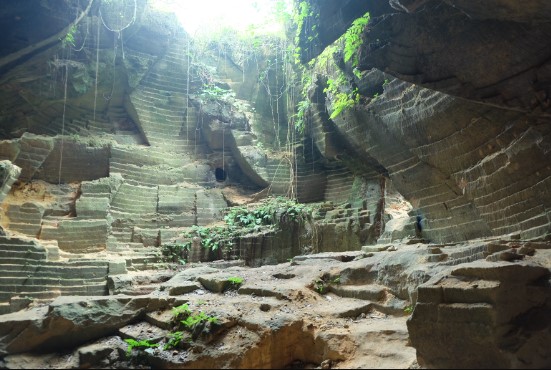 Bukit Pelalangan Arosbaya Mohammad Bustomi, 1. Pantai Slopeng Madura, 2. Pantai Siring Kemuning, 3. Air Terjun Toroan , 4. Pantai Sambilangan , 5. Vihara Avalokitesvara, 6. Gili Labak Madura, 7. Pantai Lombang, 8. Wisata Taman Tectona, 9. Masjid Agung Sumenep, 10. Museum Keraton Sumenep, 11. Pantai Rongkang, 12. Boekit Tinggi Daramista, 13. Kepulauan Kangean , 14. Hutan Bawah Laut kep Kangean, 15. Mercusuar Bangkalan, 16. Jembatan Suramadu, 17. Wisata Budaya Karapan Sapi, 18. Wisata Bukit Jaddhih, 19. Pantai Rindu, 20. Gua Blaban, 21. Api Tak Kunjung Padam, 22. Wisata Bukit Kehi, 23. Pantai Jumiang, 24. Monumen Sampang, 25. Tirta Sumekar Indah , 26. Pantai Camplong, 27. Pantai Batu Kerbuy, 28. Pantai Ponjuk Timur Talango, 29. Bukit Geger Bangkalan, 30. Bukit Pelalangan Arosbaya, 31. Air Terjun Batu Raja Manitan, 32. Bukit Cinta Pamekasan, 33. Puncak Ratu Pamekasan, 34. Bukit Lampion Beramah, 35. Wisata Alam Bukit Brukoh, 36. Pantai Nepa, 37. Wisata Kota Tua Kalianget, 38. Air terjun Kokop, 39. Sentra Batik Madura