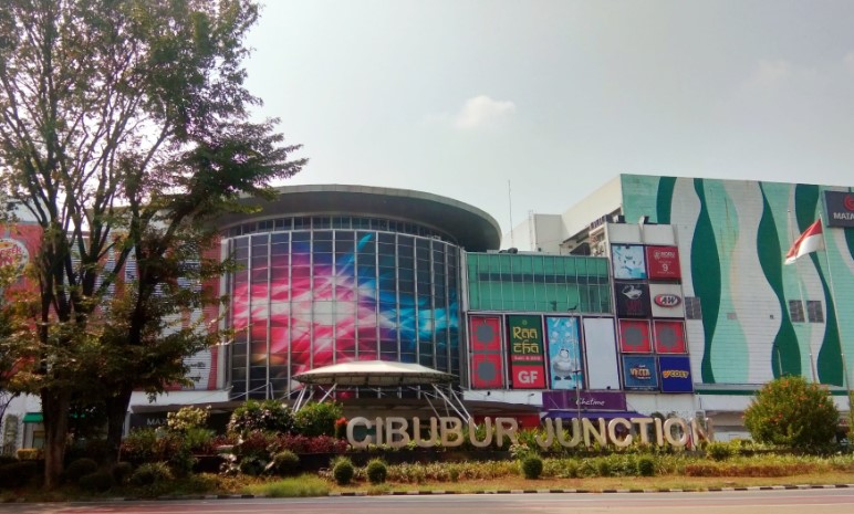 Cibubur Junction rian yuda permana, 1. Taman Wiladatika, 2. Eldorado Water Park, 3. CIBUBUR GARDEN Eat & Play, 4. Kampoeng Maen Cibubur, 5. Telaga Arwana Cibubur, 6. Kampung Cina, 7. Taman Wisata Lebah, 8. Taman Mini Indonesia Indah, 9. Cibubur Garden Dairy, 10. Cibubur Junction, 11. Buperta Cibubur, 12. Monumen Pancasila Sakti, 13. Taman Cibubur Ciraos Adib RS, 14. Fantasy Island Cibubur, 15. Museum Komodo dan Taman Reptil, 16. Museum Perangko , 17. Taman Buah Mekarsari, 18. Kolam Renang Splash Waterpark Cibubur Country Cikeas, 19. Kolam Renang Tirta Teja, 20. Danau Jambore, 21. Hutan Pinus Cibubur, 22. Taman Mahoni, 23. Kampung Jepang, 24. Jakarta Gems Center, 25. Monumen Perjuangan Jatinegara